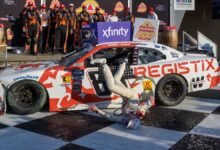 Connor Zilisch tiene una fractura de clavícula después de caerse de su auto en el carril de la victoria después de la carrera de Nascar Xfinity