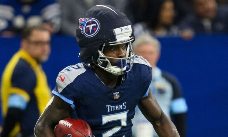Titanes RB Tyjae Spears (esguince de tobillo alto) REST de la pretemporada Titanes RB Tyjae Spears (esguince de tobillo alto) REST de la pretemporada