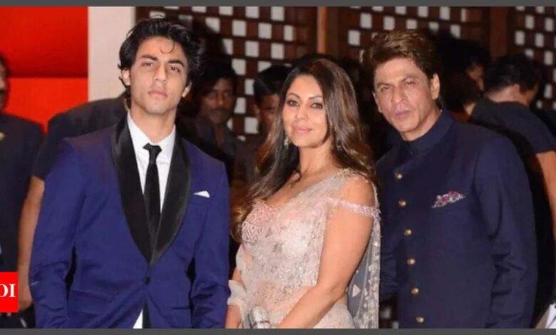 Shah Rukh Khan estaba disparando en el aeropuerto mientras filmaba para esta canción para conocer a Arya Khan con Aryan Khan: “Todos los autos largos fueron tomados como ella …”.