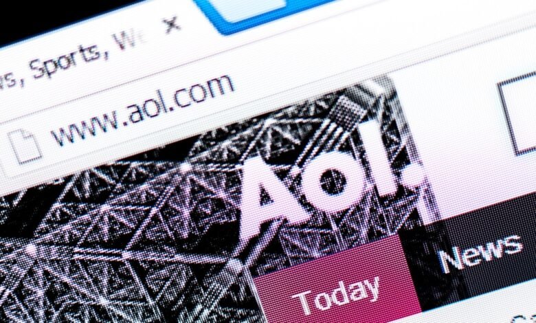 AOL está a punto de terminar la llamada en Internet. AOL está a punto de terminar la llamada en Internet.