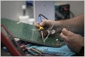 Los ucranianos están adaptando equipos de SpaceX críticos pero frágiles para resistir el asalto de Rusia, generando una industria artesanal de talleres y técnicos de Backstreet (Volodymyr Verbianyi/Bloomberg)