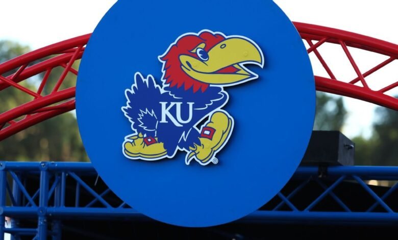 Kansas se dirige a mejoras de fútbol, nuevos ingresos de un regalo de $ 300 millones