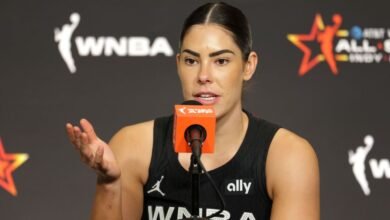 Kelsey Plum aclara las notas de ASG sobre el equipo Clark, la reunión de la camiseta T