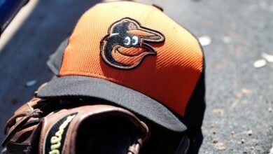 La radio invitó a los orioles prospectos Dylan Beavers a lanzar MLB