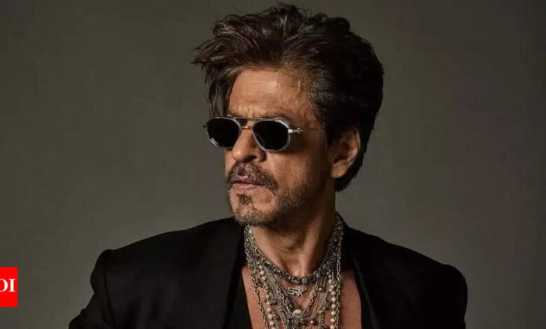 Shah Rukh Khan ha dado la respuesta apropiada para preguntarle al fanático, ‘Hermano Ab Umar Ho Gai, Retire le Lo’: ‘Hermano, Tere Soraon Ka Bachpan Job Chala Jay …’ Hindi Movie News
