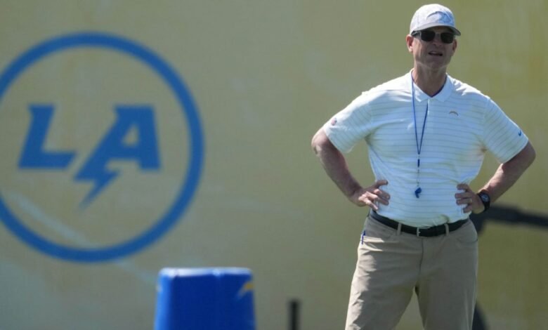 Jim Harbaug negó los comentarios después del juicio de la NCAA en Michigan.
