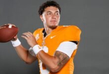 Tennessee nombra a Joey Aguilar como mariscal de campo titular