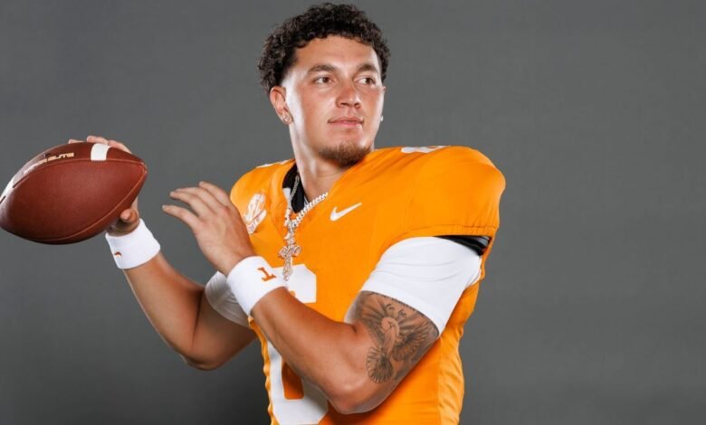 Tennessee nombra a Joey Aguilar como mariscal de campo titular Tennessee nombra a Joey Aguilar como mariscal de campo titular
