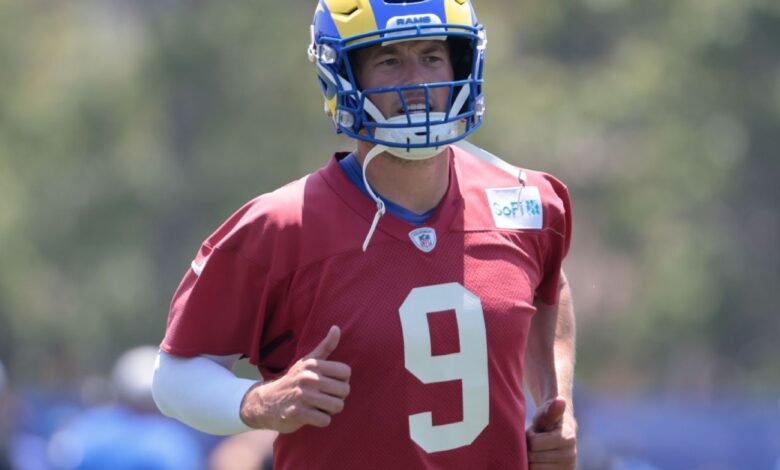 Matthew Stafford de Rams por primera vez en el campo de entrenamiento Matthew Stafford de Rams por primera vez en el campo de entrenamiento
