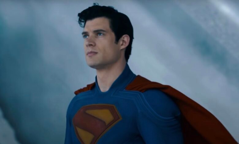 New Superman admite que es muy difícil ser un súper padre mientras realiza películas de DC, y su grito es muy dulce New Superman admite que es muy difícil ser un súper padre mientras realiza películas de DC, y su grito es muy dulce