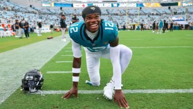 Travis Hunter de Jaguars se sienta fuera de la práctica, a Miss Sat. juego