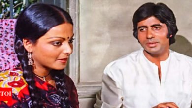 Bidu Binod Chopra dice: “Amitabh Bachchan quería traer un amigo a la proyección, el amigo era Rekha”.