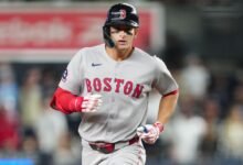 El ajuste de swing tiene los Medias Rojas Roman Anthony Rolling Rolling.