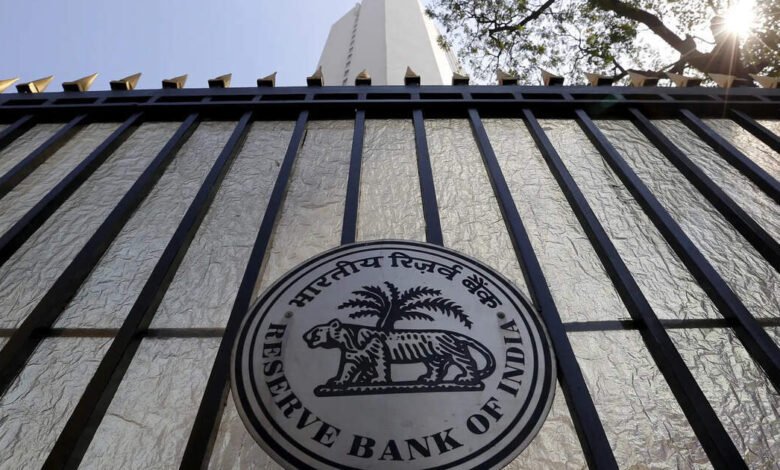 RBI protege el objetivo de inflación del 4%, buscando opiniones sobre la posible personalización. RBI protege el objetivo de inflación del 4%, buscando opiniones sobre la posible personalización.