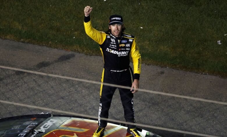 Ryan Blaney ganó la temporada final de NASCAR en Daytona. Ryan Blaney ganó la temporada final de NASCAR en Daytona.