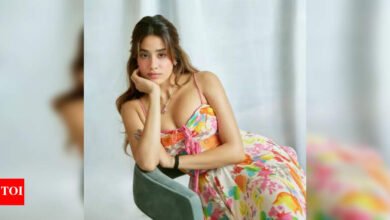 Janvi Kapoor ha compartido divertidos clips de BTS con Sidhartha Malhotra de la promoción de la “belleza suprema” en Delhi.