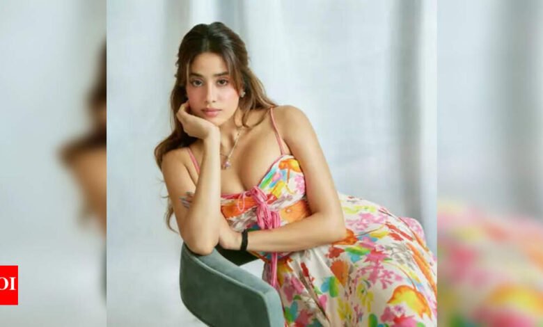 Janvi Kapoor ha compartido divertidos clips de BTS con Sidhartha Malhotra de la promoción de la “belleza suprema” en Delhi. Janvi Kapoor ha compartido divertidos clips de BTS con Sidhartha Malhotra de la promoción de la “belleza suprema” en Delhi.
