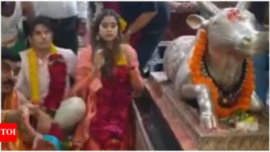 Antes del lanzamiento de la belleza absoluta, Janahvi Kapoor y Siddhartha Malhotra están buscando bendiciones en el Templo de Uzine de Mahakaleshwar. Noticias de la película hindi