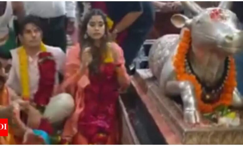 Antes del lanzamiento de la belleza absoluta, Janahvi Kapoor y Siddhartha Malhotra están buscando bendiciones en el Templo de Uzine de Mahakaleshwar. Noticias de la película hindi Antes del lanzamiento de la belleza absoluta, Janahvi Kapoor y Siddhartha Malhotra están buscando bendiciones en el Templo de Uzine de Mahakaleshwar. Noticias de la película hindi
