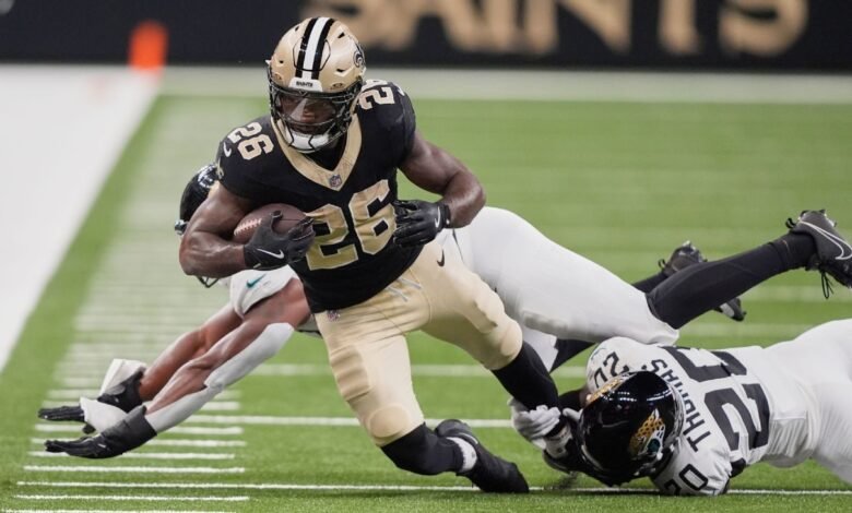 Saints lanzó veteranos RB Cam Akers en los cortes iniciales