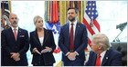 Fuentes: La administración Trump está considerando imponer sanciones a los funcionarios de la UE o al estado miembro responsables de implementar la DSA de la UE (Humeyra Pamuk/Reuters)