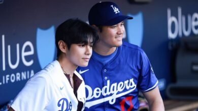 BTS ‘V posa con Shohei Ohtani, lanzando la primera bola de Dodgers