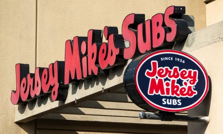 Danny Devito ‘Benched’ de Jersey Mike para MVP del Super Bowl Danny Devito ‘Benched’ de Jersey Mike para MVP del Super Bowl