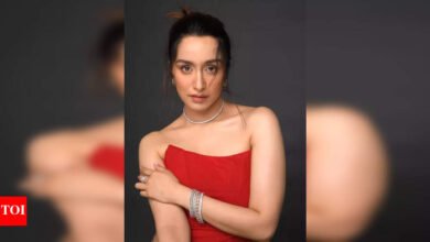 Shraddha Kapoor muestra habilidades de arte con un “bindi de estilo autocontrol”