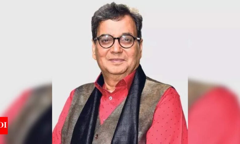 Subhash Ghai se ha llamado a sí mismo “su bendito esposo” en Ganesh IV, su esposa, Mukti Rehana Ghai, elogió. Subhash Ghai se ha llamado a sí mismo “su bendito esposo” en Ganesh IV, su esposa, Mukti Rehana Ghai, elogió.