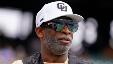 Colorado instala el baño lateral cerca del banco para el entrenador Sanders