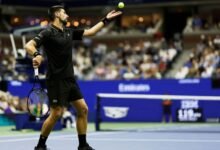 Djokovic sacudiendo el dolor de espalda de Norrie para abrir la cuarta ronda a los 38