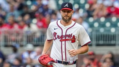 El actual ganador de Cy Cy Chris Sale se une a los Bravos después de 2 meses
