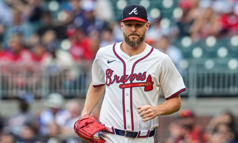 El actual ganador de Cy Cy Chris Sale se une a los Bravos después de 2 meses