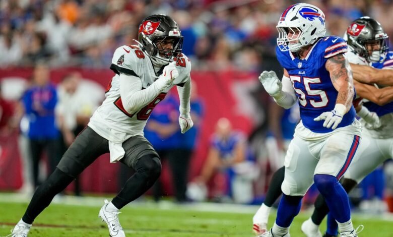 Shilo Sanders ya no gana el salario de la NFL, sino que aún se multa por lanzar golpes Shilo Sanders ya no gana el salario de la NFL, sino que aún se multa por lanzar golpes