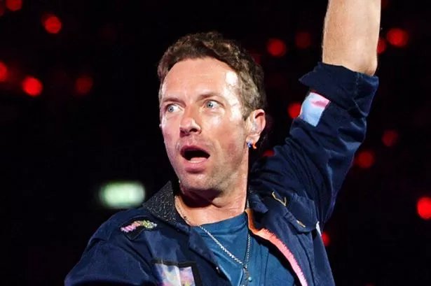 El Coldplay se vio obligado a detener el Double Wembley Show como una multitud de protección en la multitud El Coldplay se vio obligado a detener el Double Wembley Show como una multitud de protección en la multitud