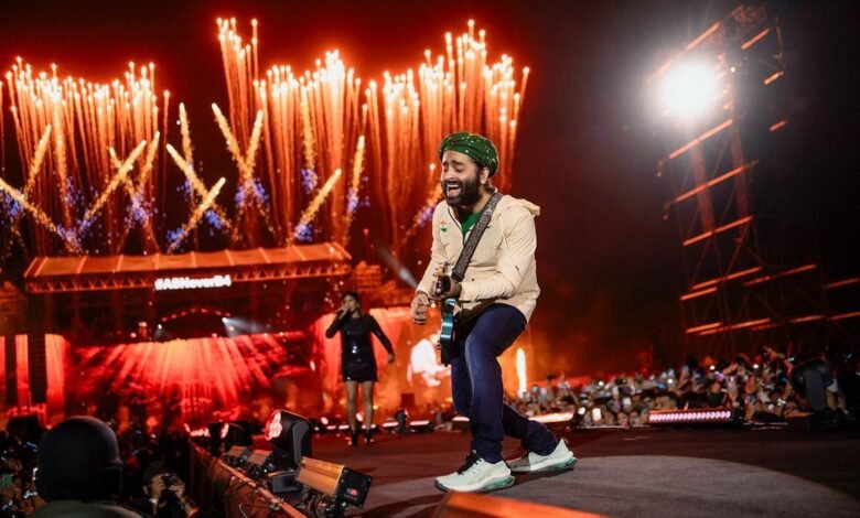 Director Turn Gurn to Singer Arizit Singh