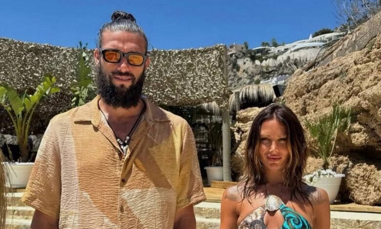 Las extrañas filas de Andy Carol y Lu Tisdale adentro y dividieron que “Back” vino e insistió en que “regresaron” Las extrañas filas de Andy Carol y Lu Tisdale adentro y dividieron que “Back” vino e insistió en que “regresaron”