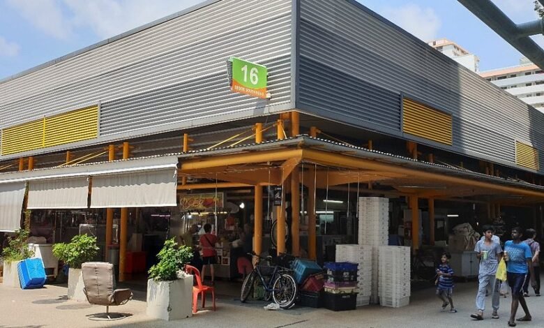 Saborea lo mejor de ambos mundos en Bedok South Market and Food Center Una experiencia de mercado tradicional más comodidad moderna para residentes de condominios Bedok