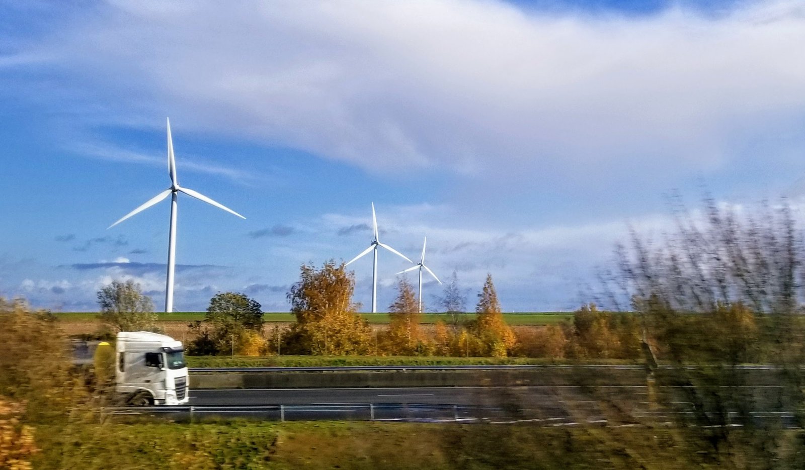 20191112_paris-belgium-netherlands-train-wind-turbines-farm-power-electricity-renewables-KYLE-4-scal.jpeg