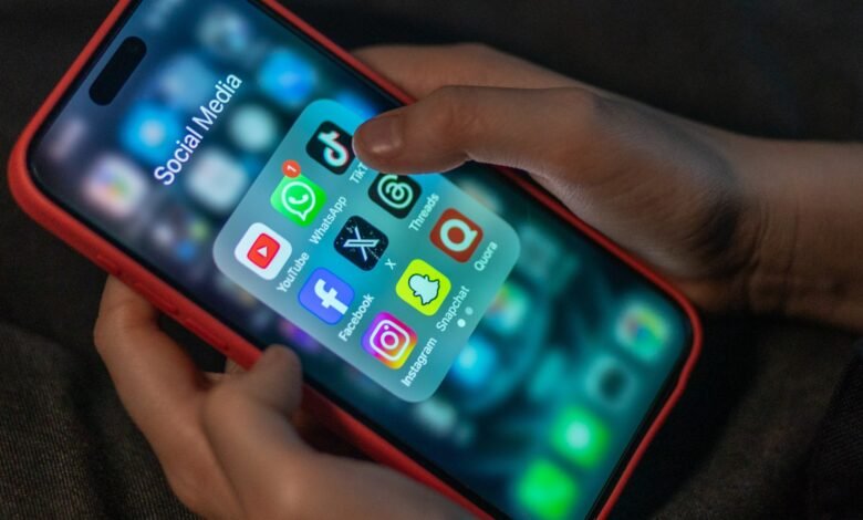 El nuevo teléfono ‘innovador’ utiliza la IA para detener a los niños filmando y enviando contenido desnudo El nuevo teléfono ‘innovador’ utiliza la IA para detener a los niños filmando y enviando contenido desnudo