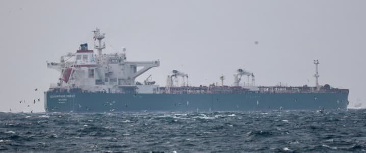 El petróleo crudo de Irán se construyó cuando el transportista estaba en el área. El petróleo crudo de Irán se construyó cuando el transportista estaba en el área.