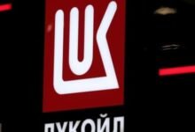 Una de las refinerías de petróleo rusas más grandes detuvo el consumo de petróleo crudo.