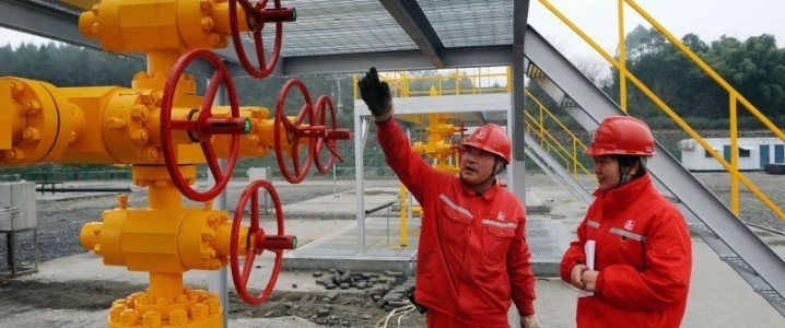Los ingresos de Sinopec disminuyen en medio de bajos precios del petróleo.