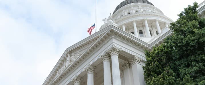 La industria petrolera ha aumentado en las reglas de combate de California. La industria petrolera ha aumentado en las reglas de combate de California.