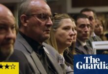 No puedo mirar la revisión: una acusación desgarradora y desgarradora de la crueldad de las redes sociales | Película