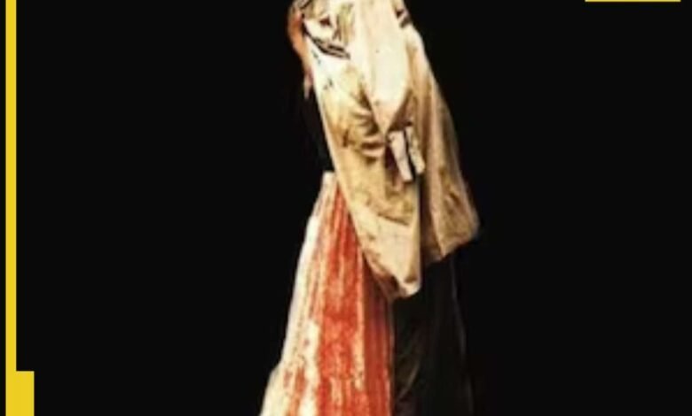 La película, que se realizó en el teatro durante más de un año, se realizó con la vieja canción para Rs. La película, que se realizó en el teatro durante más de un año, se realizó con la vieja canción para Rs.