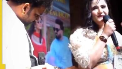 En el escenario, la actriz de Haryanvi, Anjali, reaccionó a la cintura de Raghav de manera inapropiada para tocar la cintura; El video es viral