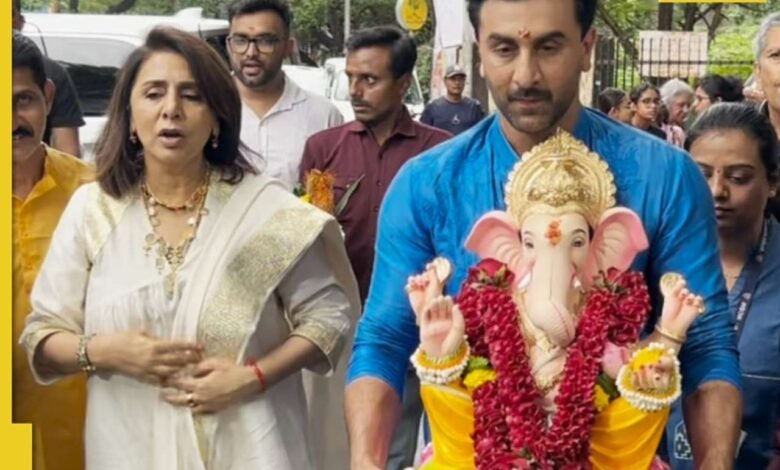Ganesh Biswar 2025 Bappa con la Madre Nitu Kapoor Tarifas BIDES BIDS RANBIR KAPOOR 2025, VIDEO VIRAL Ganesh Biswar 2025 Bappa con la Madre Nitu Kapoor Tarifas BIDES BIDS RANBIR KAPOOR 2025, VIDEO VIRAL