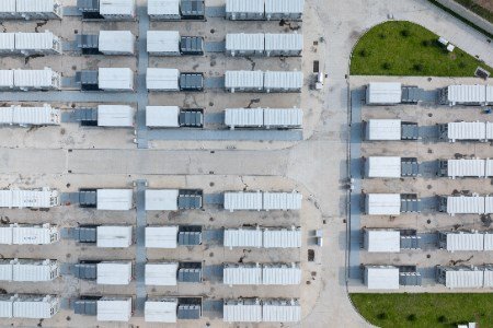 La fluencia extiende la cadena de suministro en los Estados Unidos produciendo HVAC y enfriadores en Husston y Chiller. La fluencia extiende la cadena de suministro en los Estados Unidos produciendo HVAC y enfriadores en Husston y Chiller.