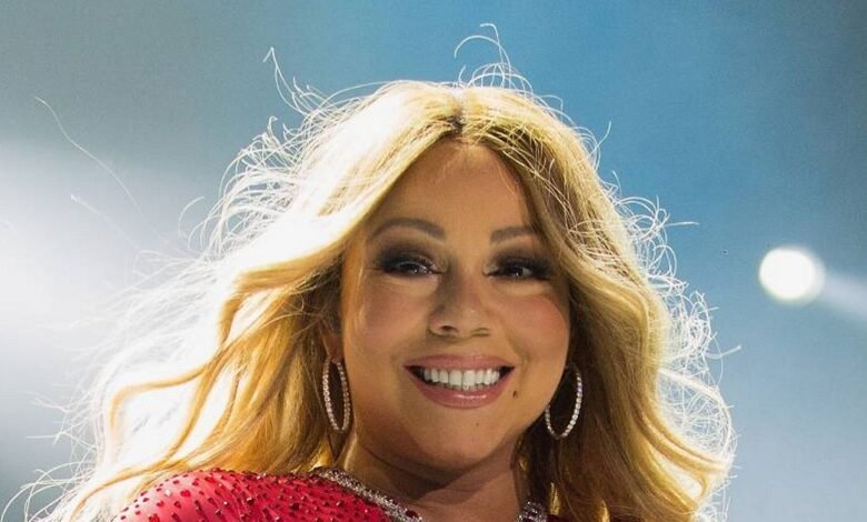 Maria lleva icónica Diva en escenario Diva Stops Brighton Pride Performance para la demanda de la demanda